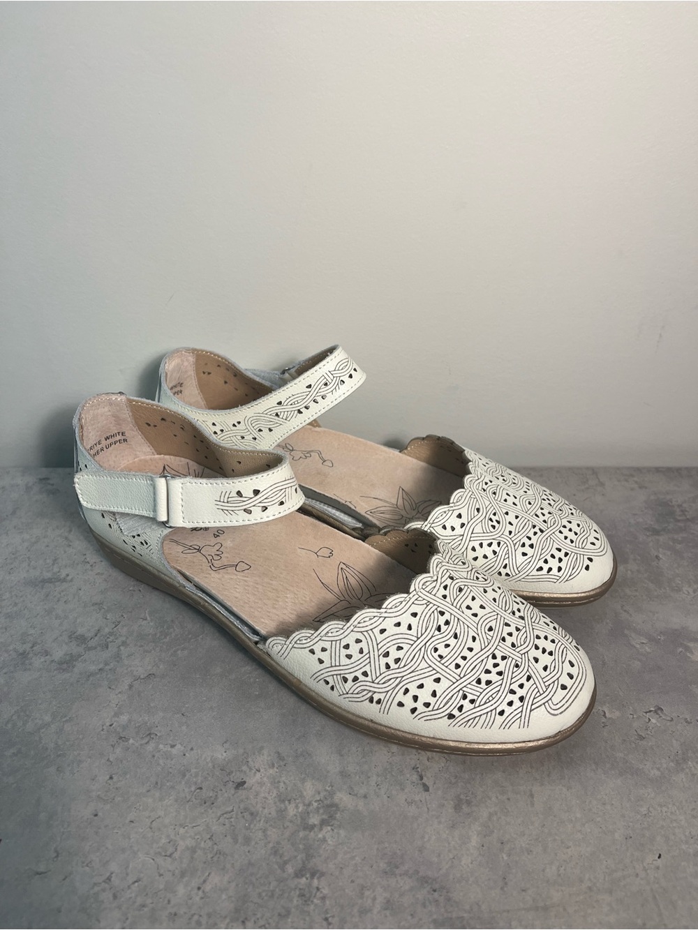 Spring Step White Leather Sabriye Mary Jane Shoes Laser Cut Woven Pattern Sz 9